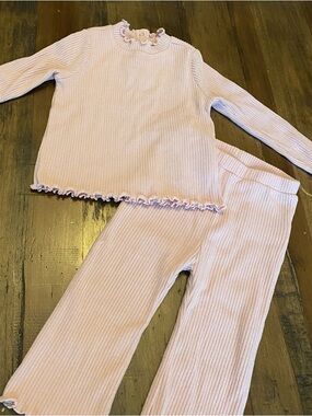 Old Navy Ribbed Ruffle Neck Top in Pale Pink